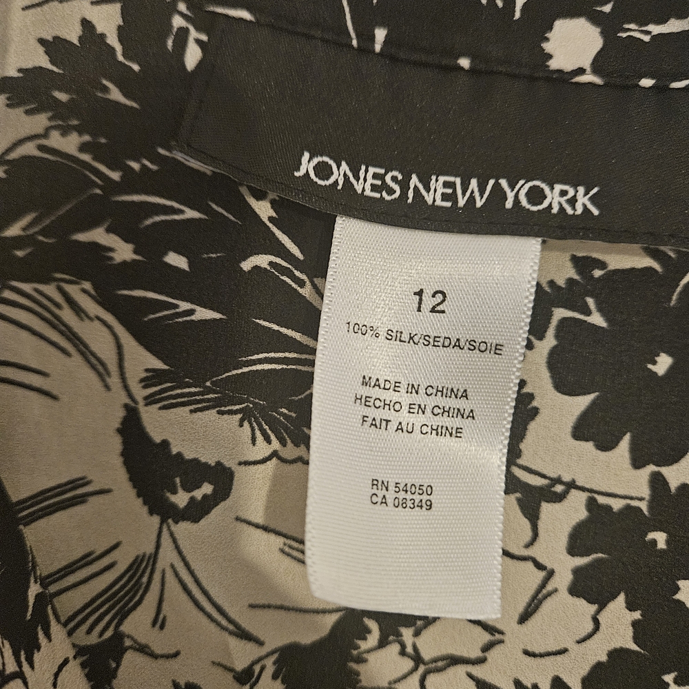 Express Black and White Casual Floral Button Down Shirt - Picture 6 of 7